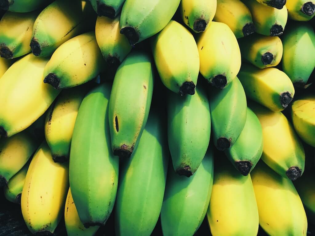unreife frische Bananen