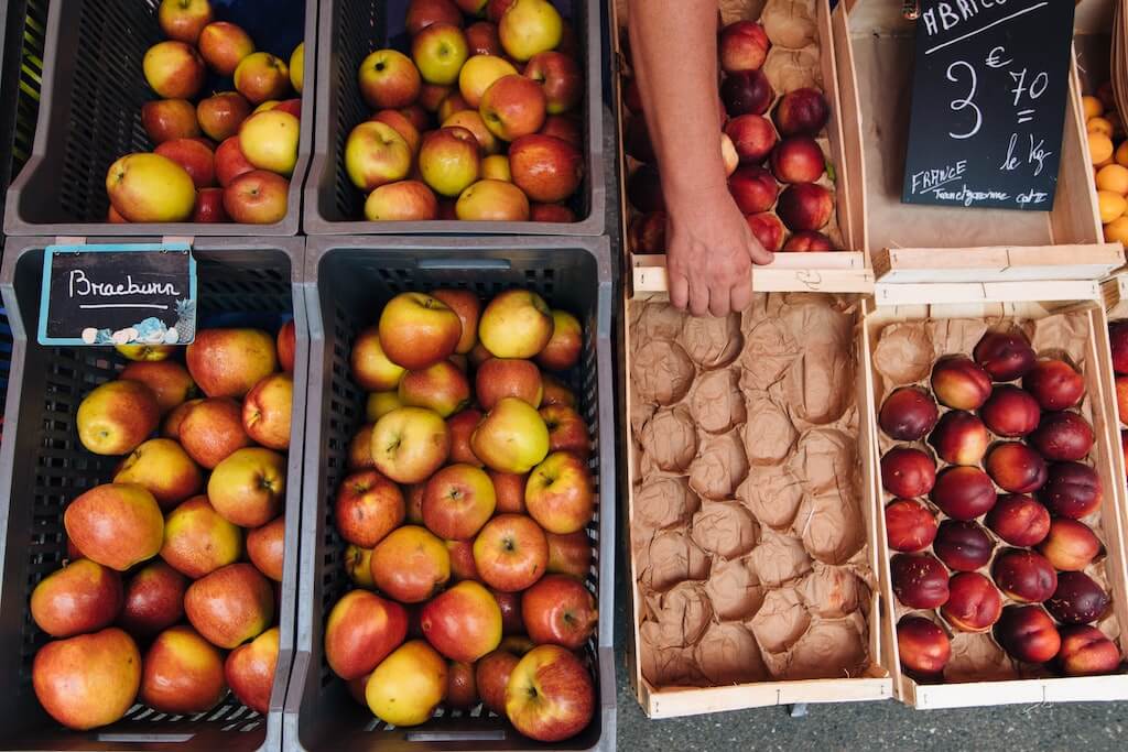Lose Äpfel im Supermarkt
