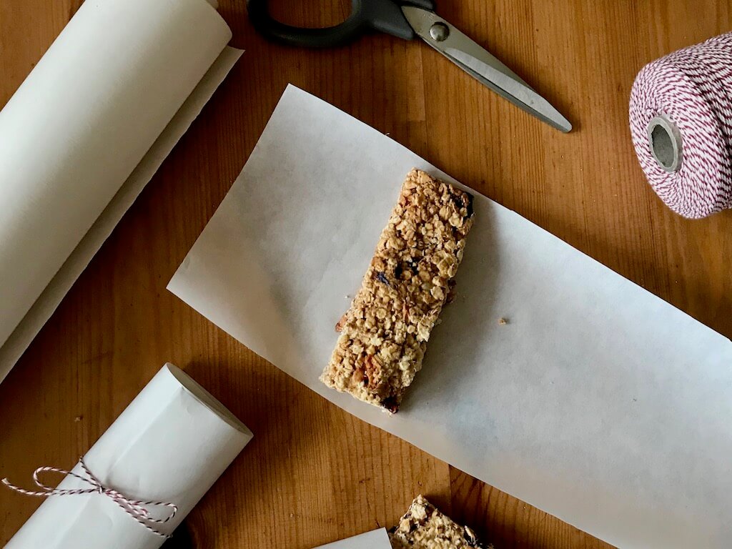 Rezept für selbstgemachte vegane und zuckerfreie Cranberry-Kirsch Müsliriegel